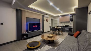 165-centimeters smart-tv med satellitkanaler, Netflix, bøger
