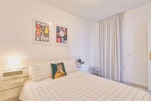 2 slaapkamers, een strijkplank/strijkijzer, wifi, beddengoed