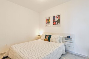 2 chambres, fer et planche à repasser, Wi-Fi, draps fournis