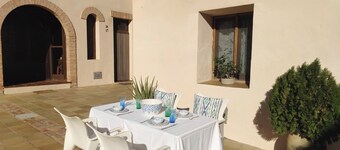 Masía de San Juan, renovated rural house with swimming pool and air conditioning. House 1