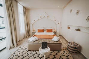 6 多间卧室、客房内保险箱、旅行婴儿床、WiFi