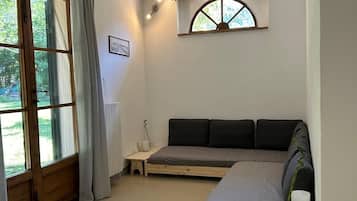 Smart TV, table tennis