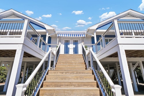 The Sea Guld: Beach Access, Expansive Decks, Elevator & Outdoor Shower!