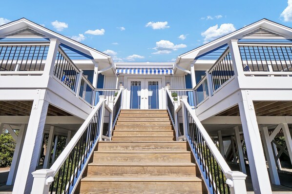 Exterior - Coastal Retreat – Expansive Decks, Elevator & Easy Beach Access (Wrightsville Beach)