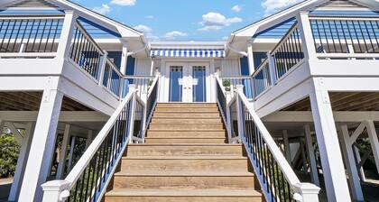 Coastal Retreat – Expansive Decks, Elevator & Easy Beach Access