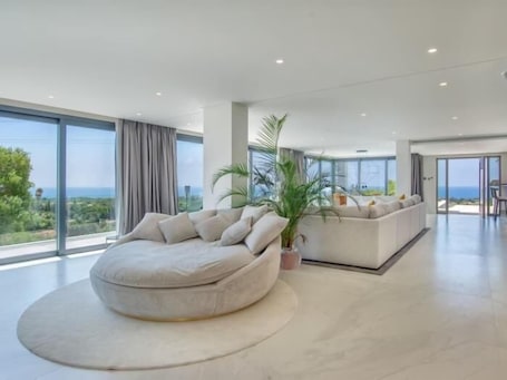 Living area. Sunrise Villa Marbella by Lodgerstrip