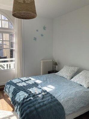 4 عدّة غرف نوم ومكواة/لوح كي وواي فاي