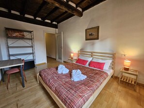 2 chambres, fer et planche à repasser, accès au Wi-Fi (inclus)