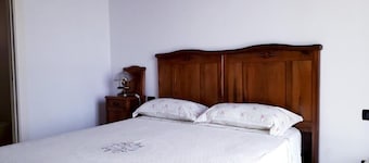 "Marone" room