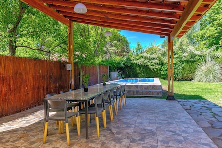 Comfort Cottage, Park View | Terrace/patio