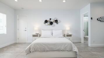 Junior Apartment, 1 King Bed, Kitchen, Pool View | 1 bedroom, laptop workspace, iron/ironing board, free WiFi