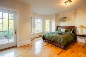 3 bedrooms, desk, iron/ironing board, WiFi