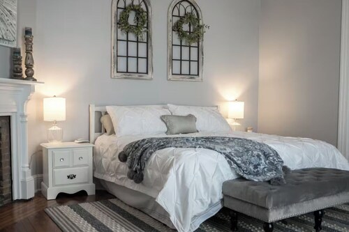 The Blue Belle: Downtown, WKU, Hospital & Parks