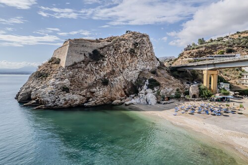 Paris Villa in Palaiokastro near the beach and taverns