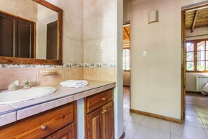 House | Bathroom - MOT Alzaga (Chacras de Coria)