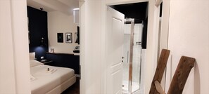1 chambre, fer et planche à repasser, accès au Wi-Fi (inclus)