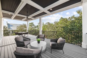 Outdoor dining - Seeking Serenity|Easy Beach Access|Large Private Pool|Golf Cart (Santa Rosa Beach)