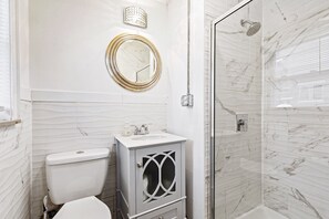 Shower, hair dryer, towels, soap - Cozy Studio Apartment - Close To It All! (Indianapolis)