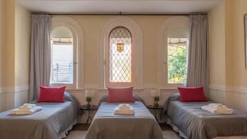 Apartemen | 7 kamar tidur, setrika/meja setrika, dan Wi-Fi gratis