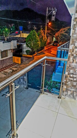 Deluxe Double Room, Balcony, City View | Wi-fi percuma