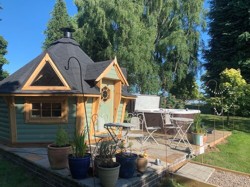 Cosy Annex cottage of a Grade II Listed Buliding near Ludlow, pet friendly.