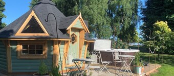 Cosy Annex cottage of a Grade II Listed Buliding near Ludlow, pet friendly.