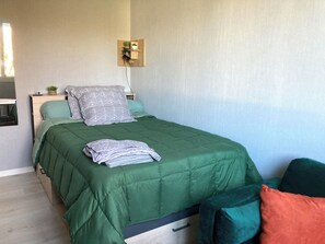 4 habitaciones, tabla de planchar con plancha, wifi y ropa de cama 