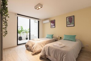 Townhome | 6 bedrooms, blackout drapes, iron/ironing board, free WiFi - MOT Villa Embajada (Buenos Aires)