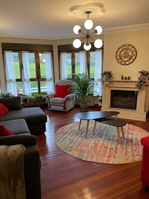 スマートテレビ、暖炉