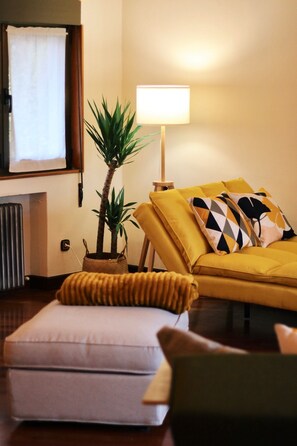 Smart TV y chimenea 