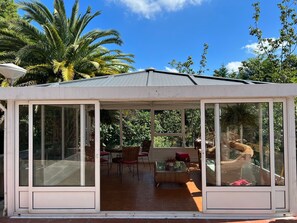 屋外ダイニングエリア