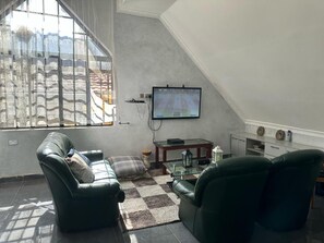 Living area - Comfy and Family Friendly Near JKIA 15mins (Nairobi)