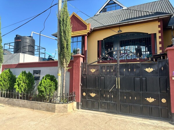 Exterior - Comfy and Family Friendly Near JKIA 15mins (Nairobi)
