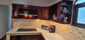 Full-sized fridge, microwave, stovetop, dishwasher