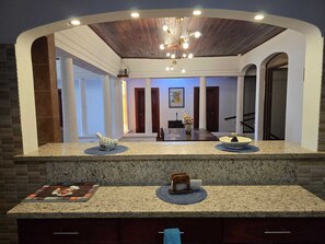 大冰箱、微波炉、炉灶、洗碗机