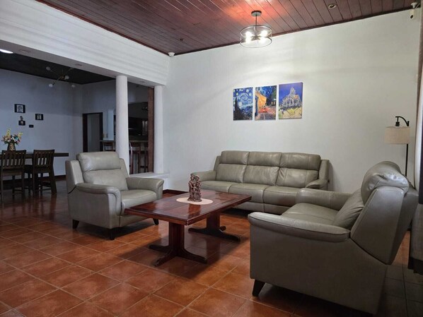 32-Zoll-Smart-TV mit Digitalempfang, Netflix, Streaming-Dienste