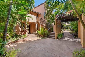 Exterior - Modern Spacious Beachfront Luxury in Wailea. Family Friendly! (Kihei)