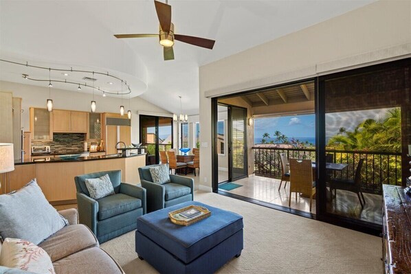 Smart TV - Modern Spacious Beachfront Luxury in Wailea. Family Friendly! (Kihei)