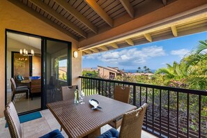 Outdoor dining - Modern Spacious Beachfront Luxury in Wailea. Family Friendly! (Kihei)