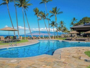 Pool - Modern Spacious Beachfront Luxury in Wailea. Family Friendly! (Kihei)