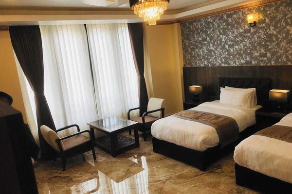 Ropa de cama de alta calidad, colchones con efecto memoria y minibar