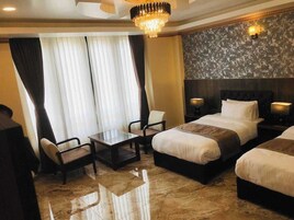 Ropa de cama de alta calidad, colchones con efecto memoria y minibar