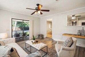 智能电视、桌上足球、书