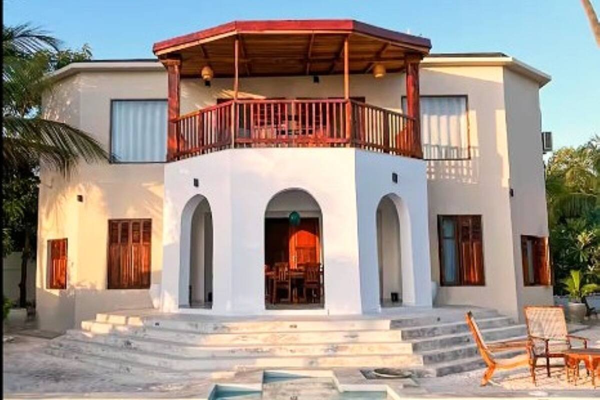 Comfort Villa, Balcony, Beach View | 4 bedrooms, individually decorated, laptop workspace, free WiFi