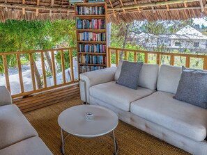 Comfort-Villa, Balkon, Strandblick | Businesscenter im Zimmer