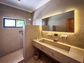 Deluxe-Villa, 4 Schlafzimmer, eigener Pool, Meerblick | Badezimmer