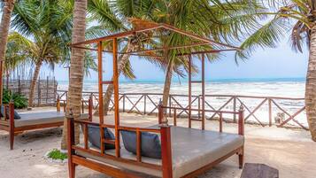 Comfort Villa, Balcony, Beach View | Room amenity