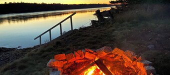 DownEast ocean bay waterfront home sleeps 6. 35 min. to Acadia and Bar Harbor.