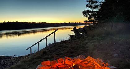 DownEast ocean bay waterfront home sleeps 6. 35 min. to Acadia and Bar Harbor.