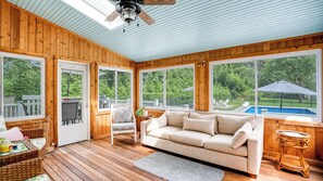 Smart TV, fireplace, stereo - Spacious North Fork Home in Greenport, Heated Pool, Perfect for Families (Greenport)